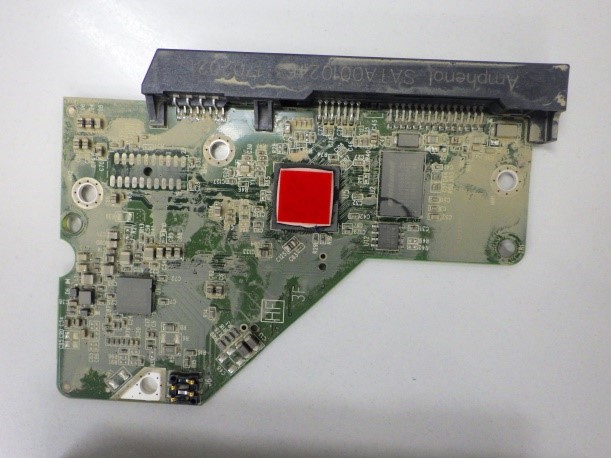 洪水で浸水したHDDの基板<br><span class="fnt-75">くまなんピーシーネット提供</span>