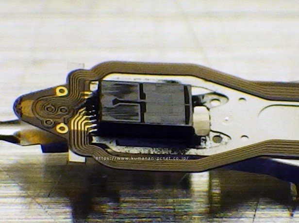 損傷した磁気ヘッド<br><span class="fnt-50">※画像/イラスト提供&取材協力 : くまなんピーシーネット</span>