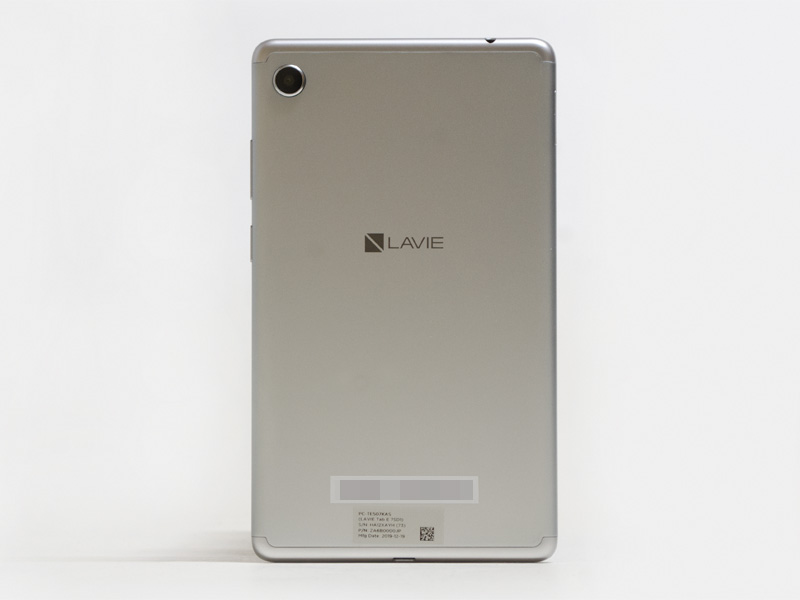 背面は左上に背面カメラ