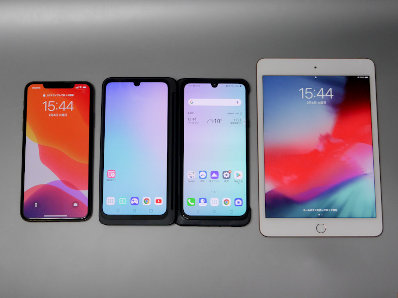 左から、iPhone 11 Pro Max(6.5型)、本製品(6.4型×2)、iPad mini(7.9型)。2画面を足した状態ではちょうど中間に位置するサイズだ
