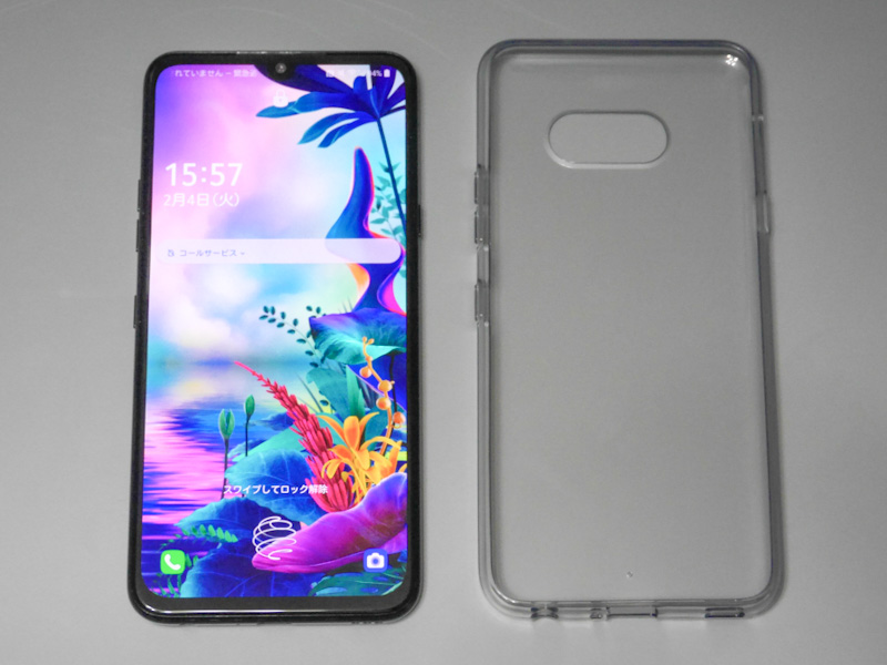 単体で使うためのTPU製保護カバー(右)も付属する