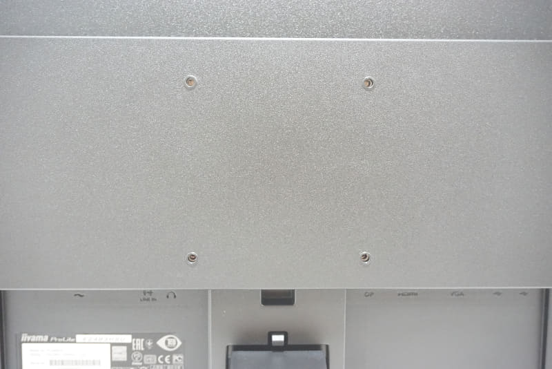 ProLite E2483HSU-5の背面にあるVESAマウンタ用の固定穴