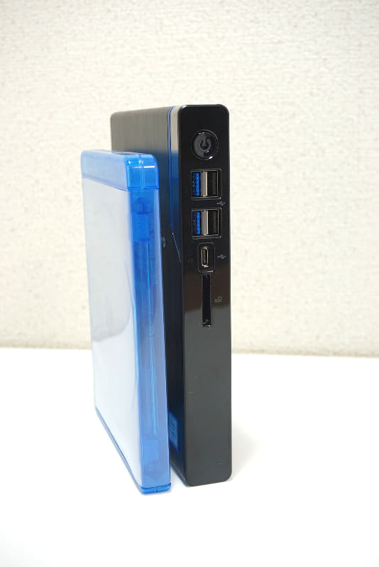 厚みもBlu-rayビデオのパッケージによく似ている