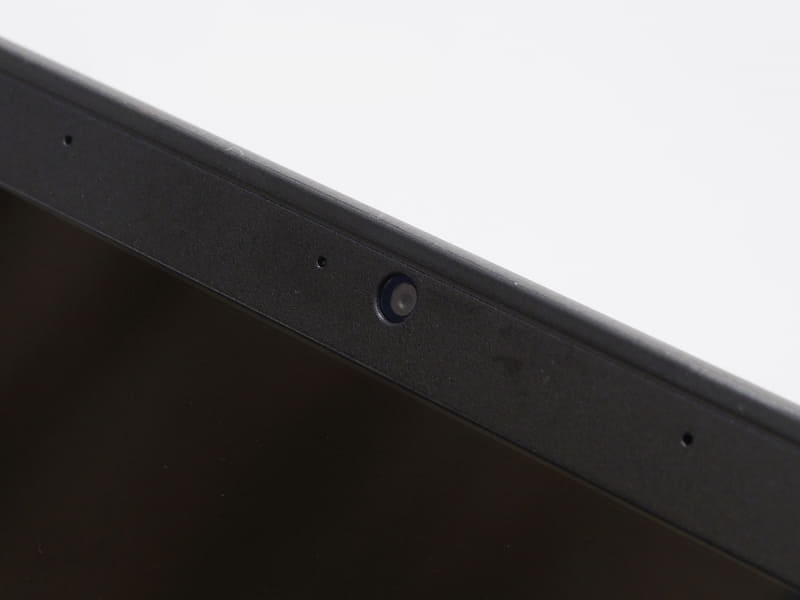 上部ベゼルにはWebカメラもある。