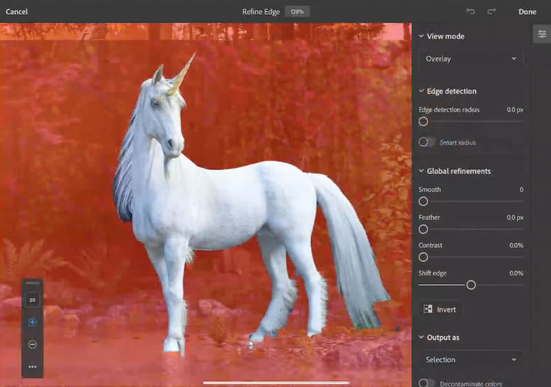 Refine Edge Brushのデモ。最初の領域指定ではユニコーンのたてがみが細かく指定できていないが、Refine Edge Brushを利用することで細かく指定することができる(出典 : Adobe)