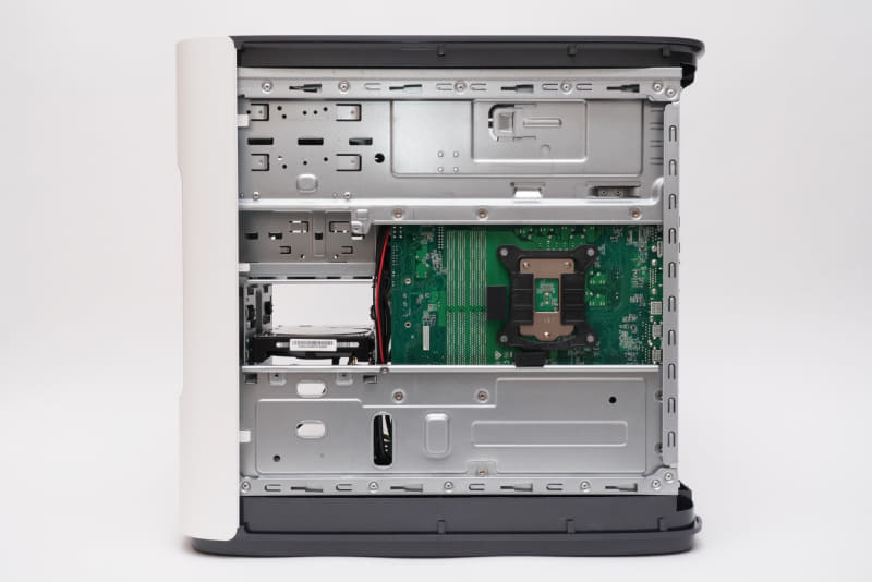 システムカバーをはずした本体右側面