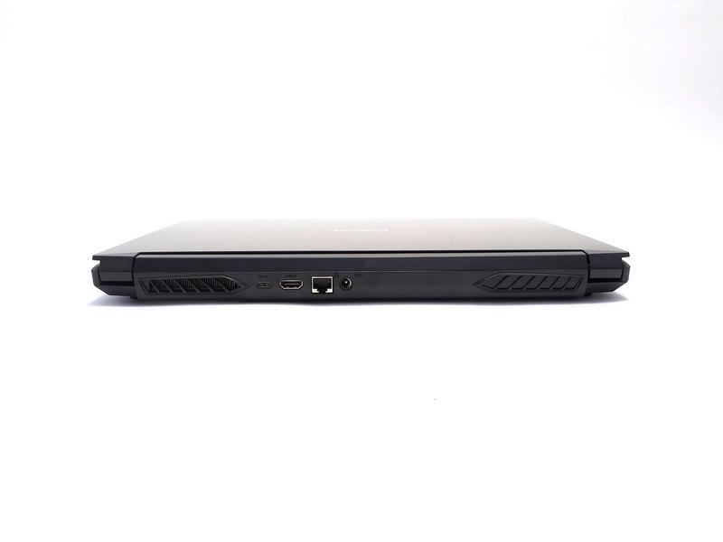 つなぎっぱなしが多いHDMIやLAN、ACアダプタ用コネクタは背面。USB 3.1 Type-Cもここにある