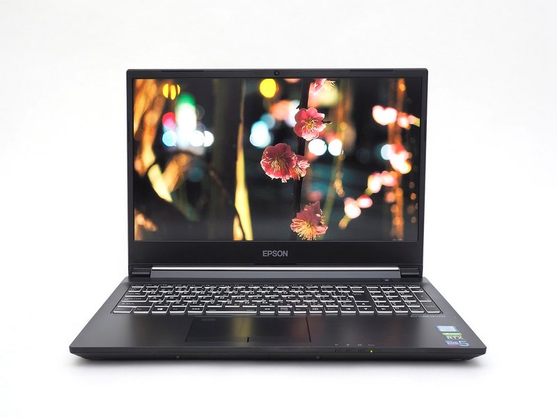 sRGB100%のIPSパネルを採用し、斜めから見ても色味の変化が小さい