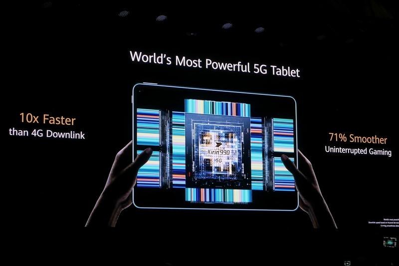 SoCは、5Gモデムを統合するHiSiliconの「Kirin 990」を採用し、5G通信をサポート