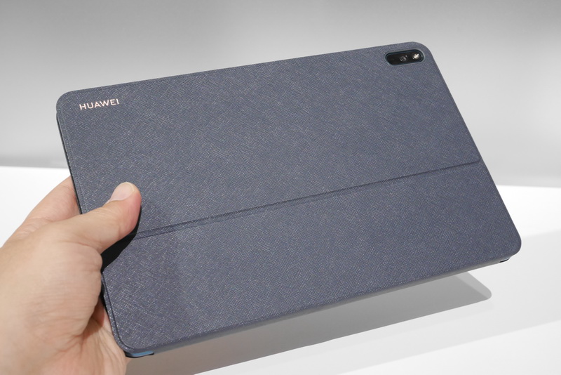 本体全体を覆うカバーとして機能する