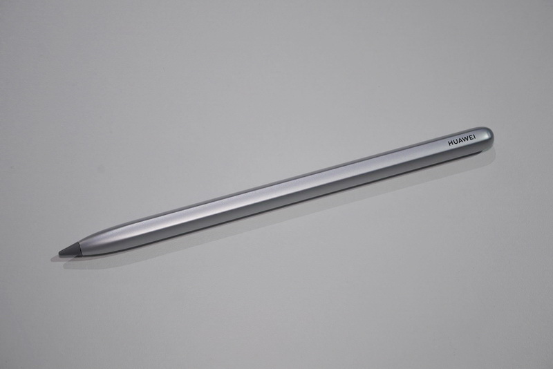 専用スタイラスペンの「Huawei M-Pencil」