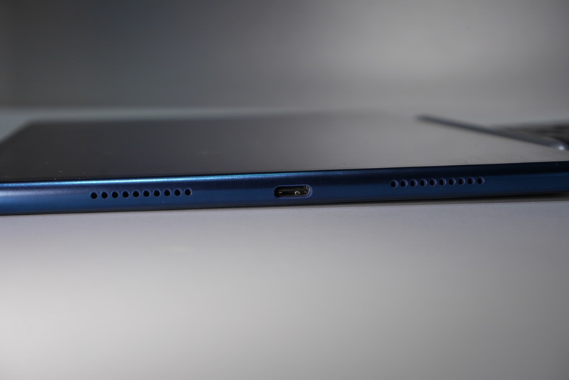 接続ポートのUSB Type-CはUSB 3.0準拠