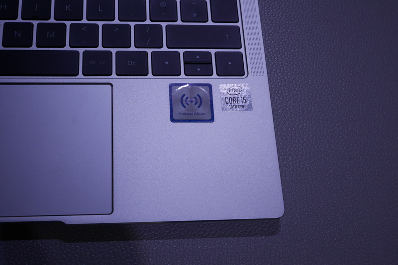 右パームレストにはNFCを内蔵