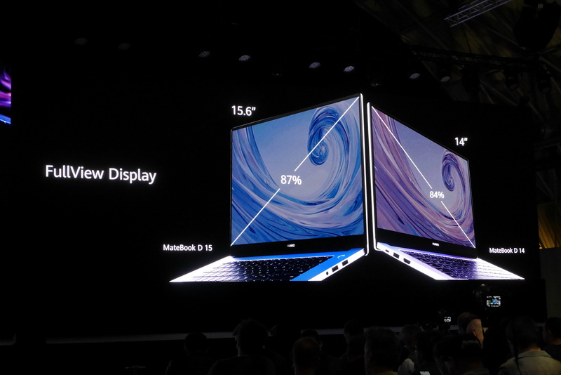 従来モデルと比べてディスプレイ上部ベゼルが狭められ、画面占有率が高められている