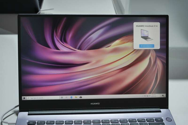 フルHD表示対応の14型ディスプレイ