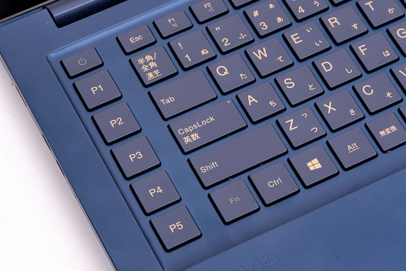 筐体の左端に配置した「プロキー」は、アプリケーションごとに自動的に役割が変わるインテリジェントなショートカットキー。「ゲーミングノートPCから着想を得た」(中井氏)という。