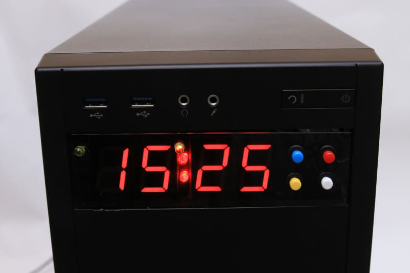 前回作った5インチベイを使った時計。じつはスゴイ便利だったりする