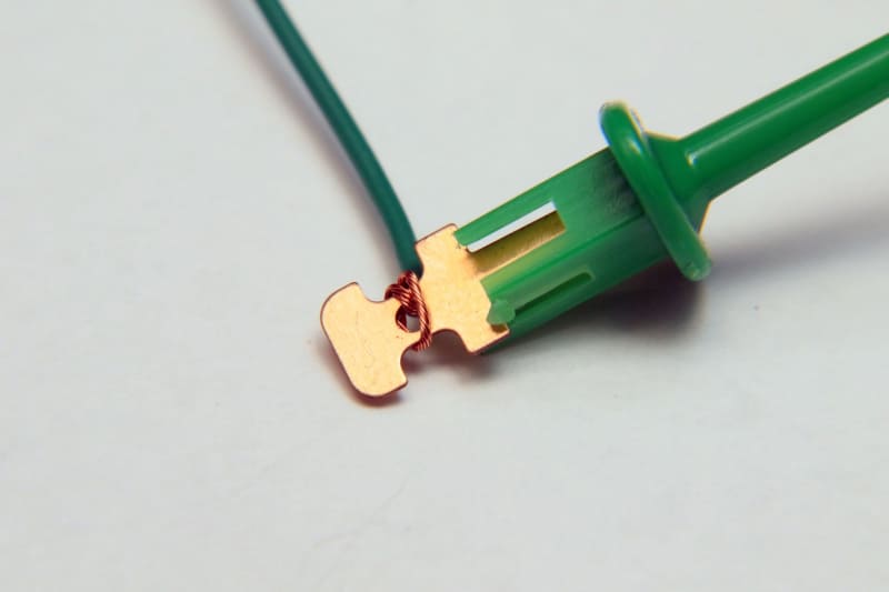 電線をこんな感じで絡めて