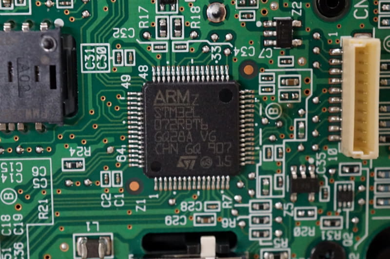 マイコンはARM Cortex-Mを搭載するSTMicroelectronicsのSTM32L