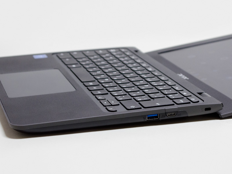 ロックポート、Type-C、USB 3.0。パネルは180度回転する