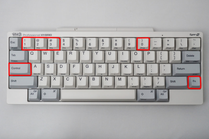 ペアリング先を切り替えるためのキーコンビネーションは、Bluetoothが「Fn」+「Ctrl」+「1/2/3」で、USBが「Fn」+「Ctrl」+「0」