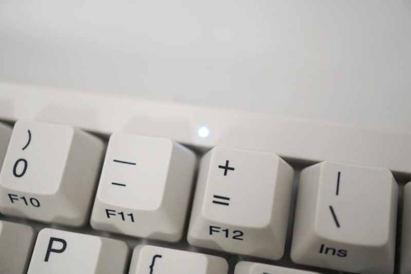 HHKBのLEDの位置。点灯速度や点滅でいまの状態がわかるようになっている