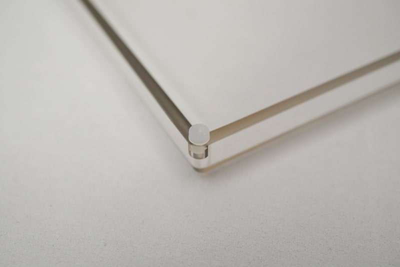 ゴム足が非常にとれやすいので紛失注意。ちなみに筆者は全然使ってないが、ホコリ避けになるのできれい好きの人には良いかもしれない