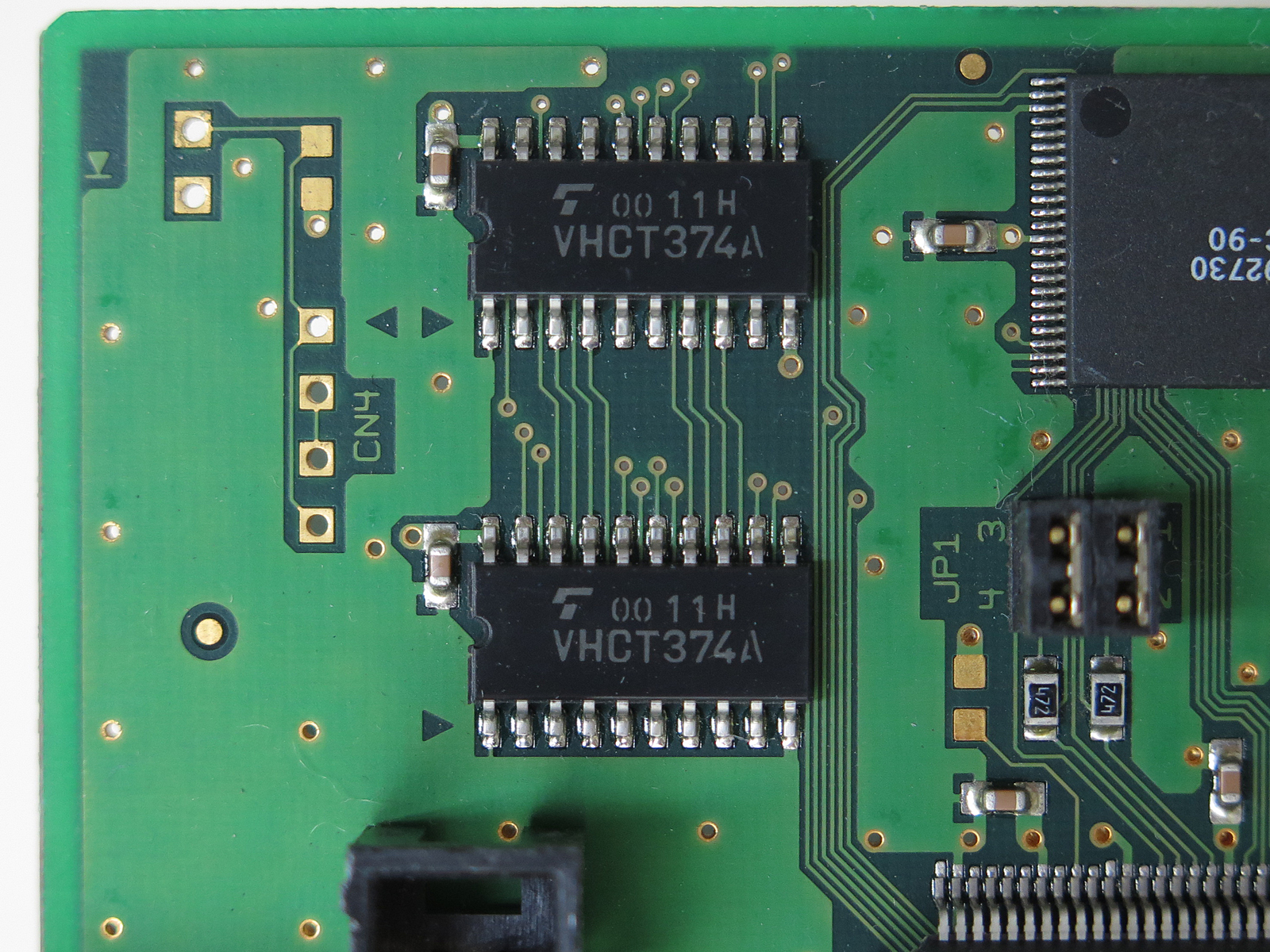 東芝のフリップフロップ回路「VHCT374A」(写真はSC-UPCI-5BSより)