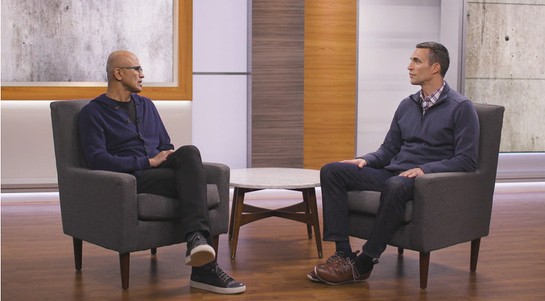 Microsoft CEO サティヤ・ナデラ氏(左)、Microsoft Microsoft 365担当コーポレートバイスプレジデント ジャレッド・スパタロウ氏(右)