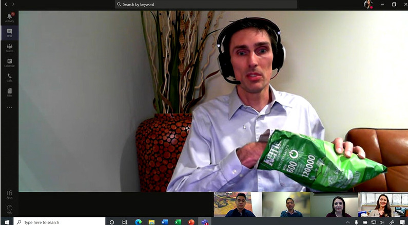 このように参加者がポテトチップスの袋に手を入れてノイズが出ていてもTeamsがノイズを抑制してくれる