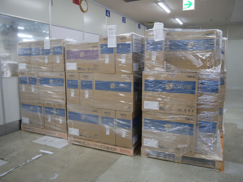 出荷を待つLAVIE Home All-in-one