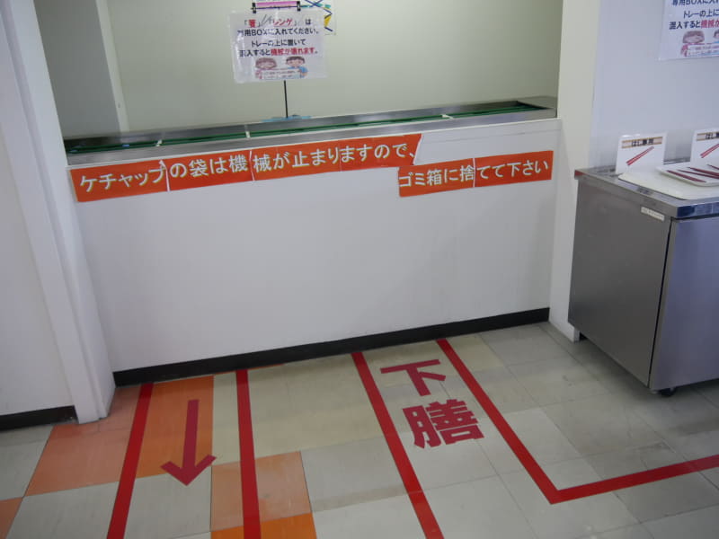 食べ終わると下膳コーナーに持っていく