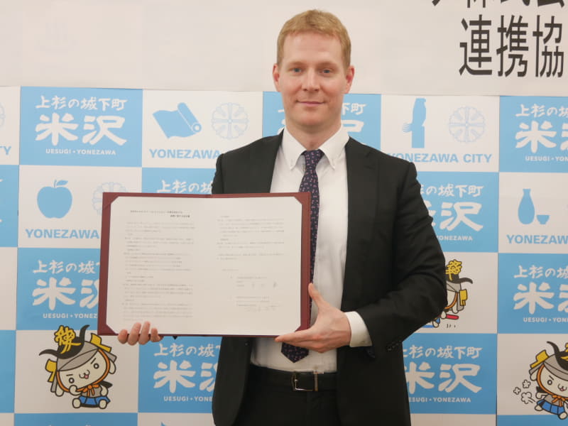 NECパーソナルコンピュータおよびレノボ・ジャパンの社長を務めるデビッド・ベネット氏。2020年3月19日に米沢市と連携協定に調印した