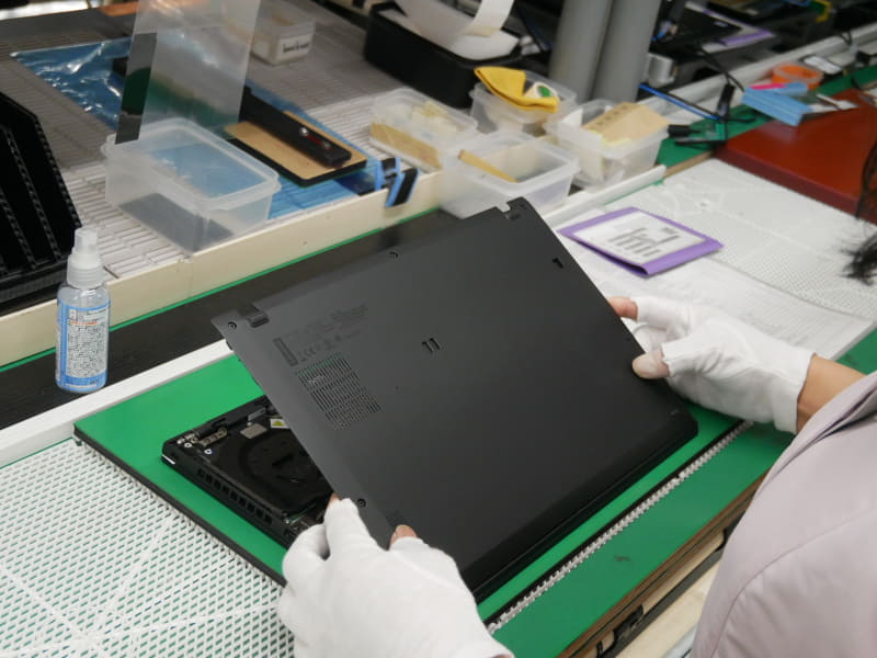 ボトムケースにカバーを取りつける