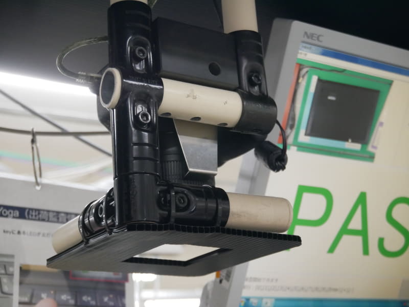 カメラを使用した外観検査を行なう。ラベル位置などを確認