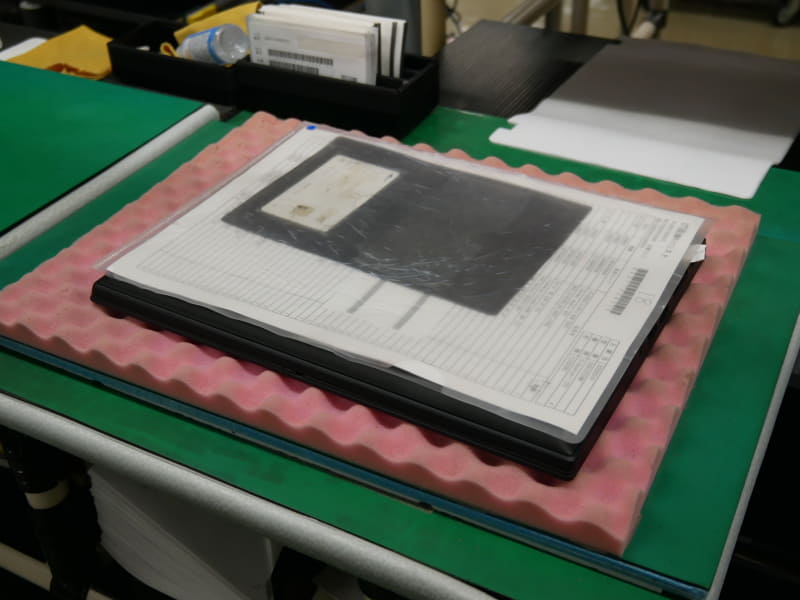 組み立てが完了したThinkPad X1 Carbon