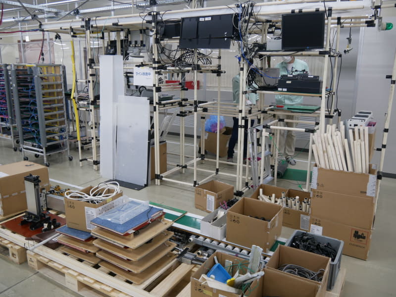 新たな生産ラインを設置している場面にも遭遇した