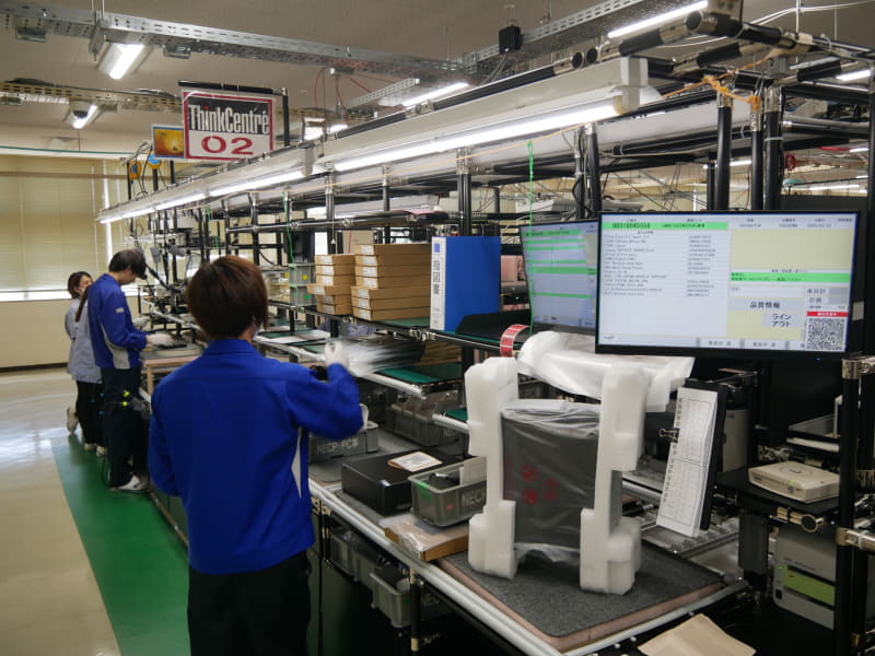 こちらはThinkCentreの生産ラインの様子