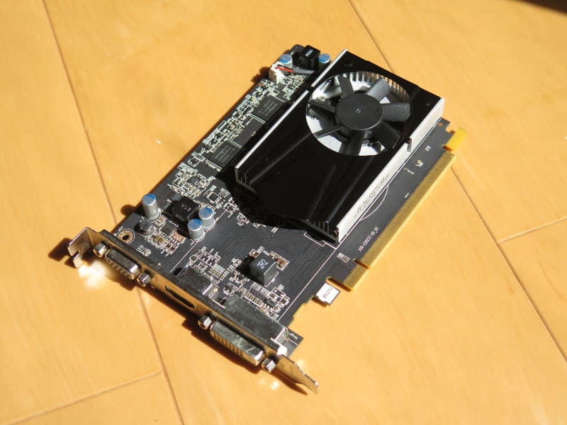 秋葉原最終処分場。にて購入したジャンクのRadeon R7 240