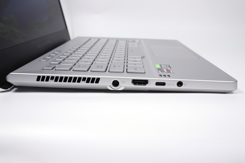 本体左側面。電源入力、HDMI、USB 3.1(Type-C)、ヘッドセット端子を搭載