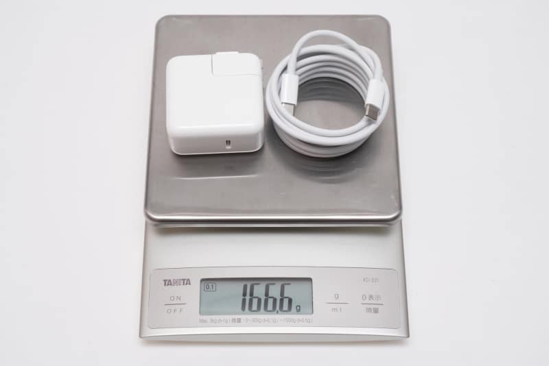 30W USB-C電源アダプタ、USB-C充電ケーブルの合計重量は実測166.6g
