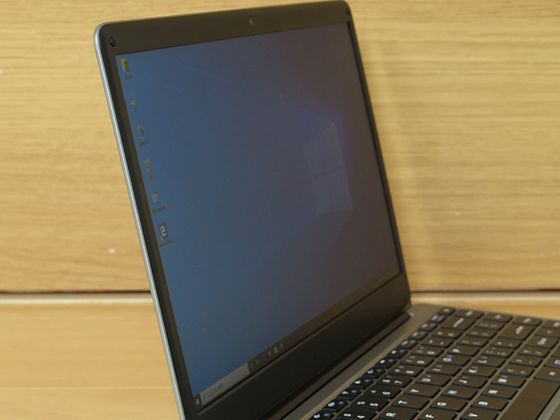 IPS液晶のため、視野角はそこそこ広い