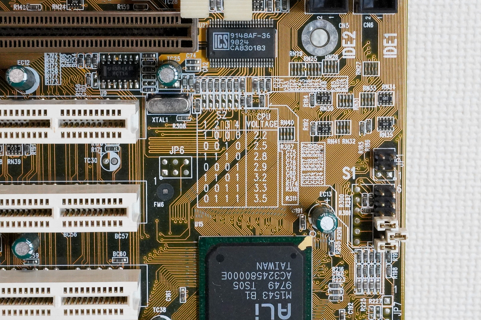 PCB上に印刷されているS2ジャンパの設定