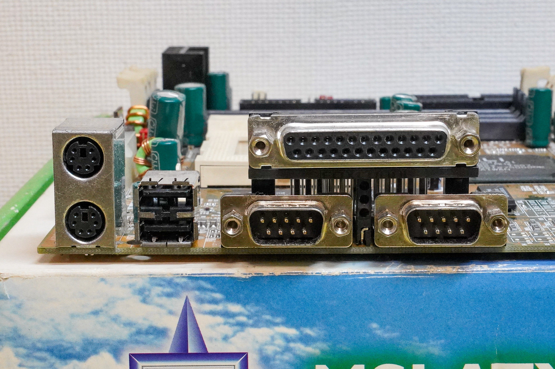 I/Oパネル、サウンド関連はなく、オンボードでサウンドチップは搭載されていない