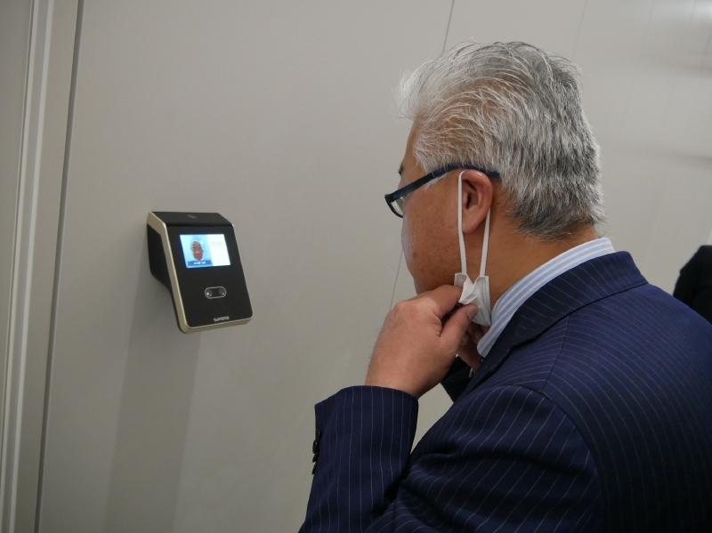 ここは顔認証で入退出の管理がさらに厳重になっている