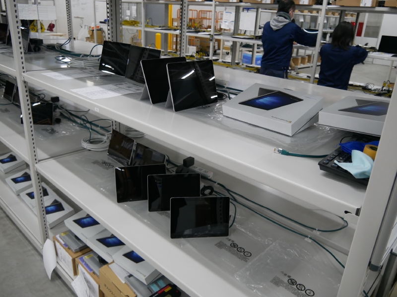 Surface Goのように画面が小さいPCだと、さらに多くの台数の作業が一度に行なえる