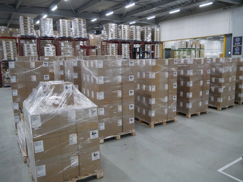 倉庫に保管されているPC