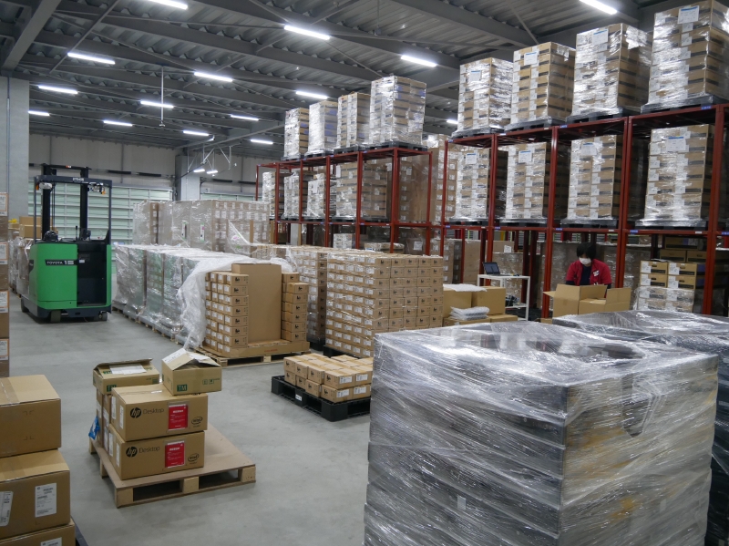 倉庫の様子。約550坪の広さを持つ