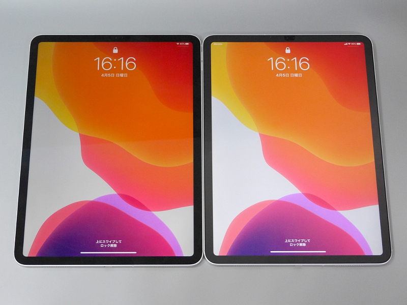 従来モデル(右)との比較。正面からの見た目はまったく同一だ(右が全体的に淡く感じるのは表面にシートを貼っているためなので、差し引いていただきたい)