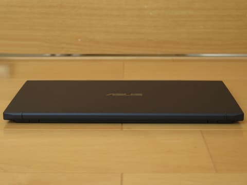 Hothotレビュー】重量870gのスタイリッシュモバイルノート、ASUS